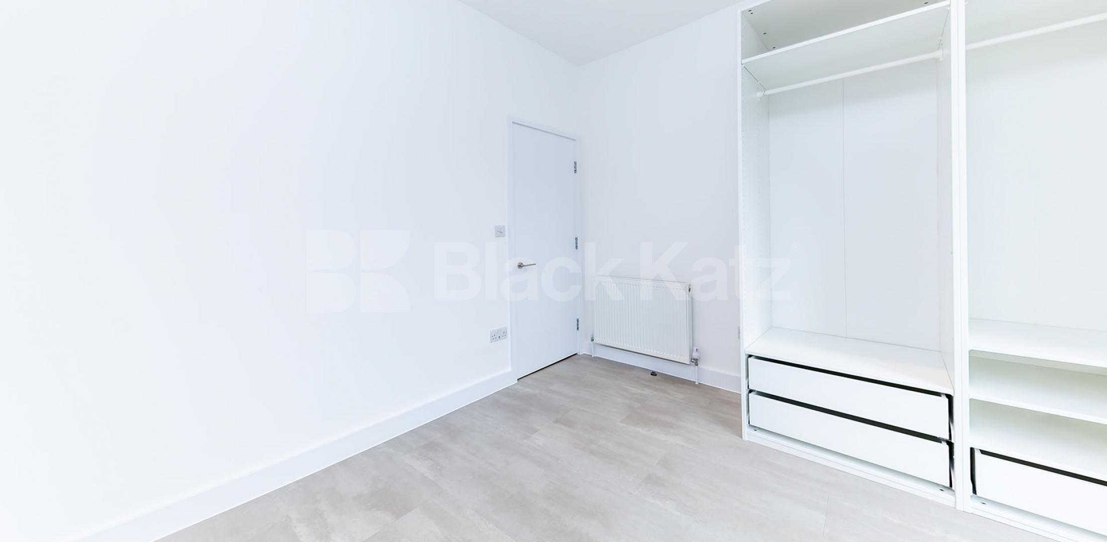 			NEWLY REFURBISHED & ROOF TERRACE! , 1 Bedroom, 1 bath, 1 reception Flat			 York Way, CAMDEN